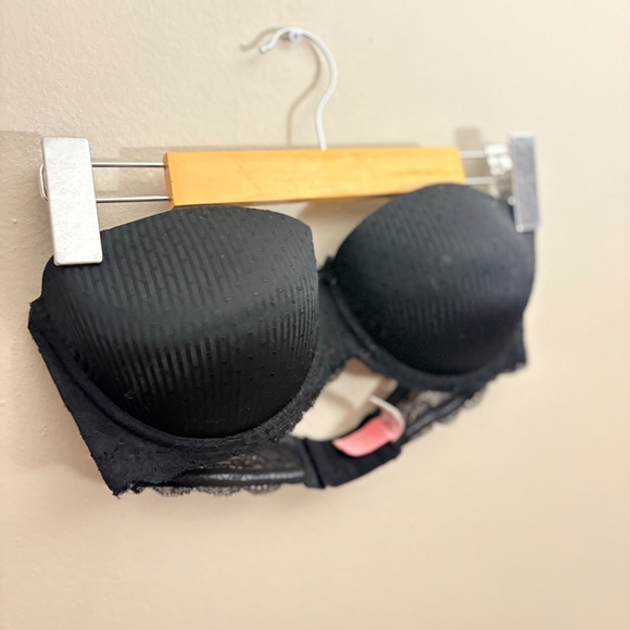 4/$10🎄Ardene Black Strapless Bra with Textured Pattern 34D - Picture 2 of 7